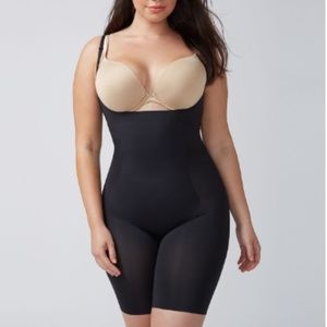 xSPANX® THINSTINCTS OPEN-BUST MID-THIGH BODYSU